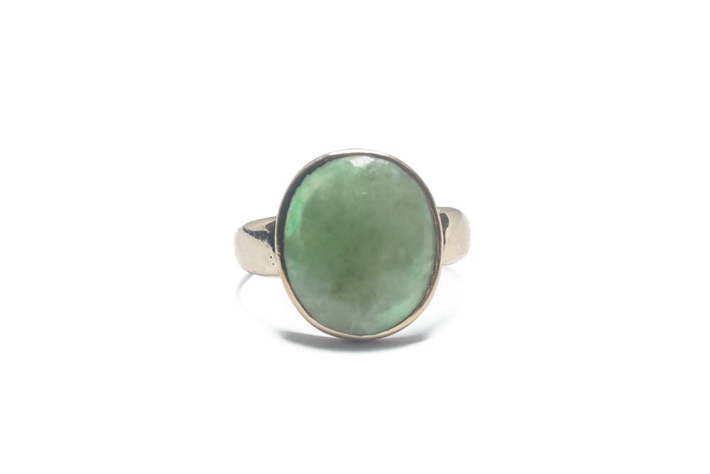 BEAUTIFUL EARLY ANTIQUE 9 CARAT GOLD JADE / JADEITE CABOCHON RING c1800’S