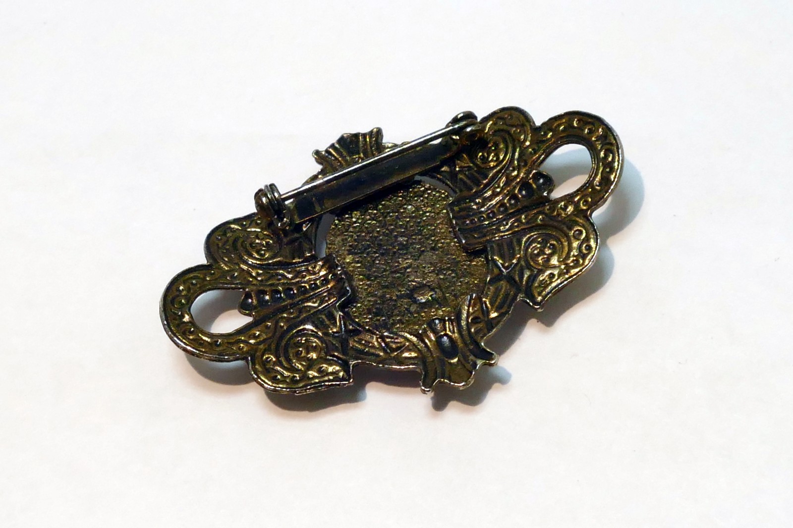 Bronze Tone Brooch Retro Costume pin – missing center