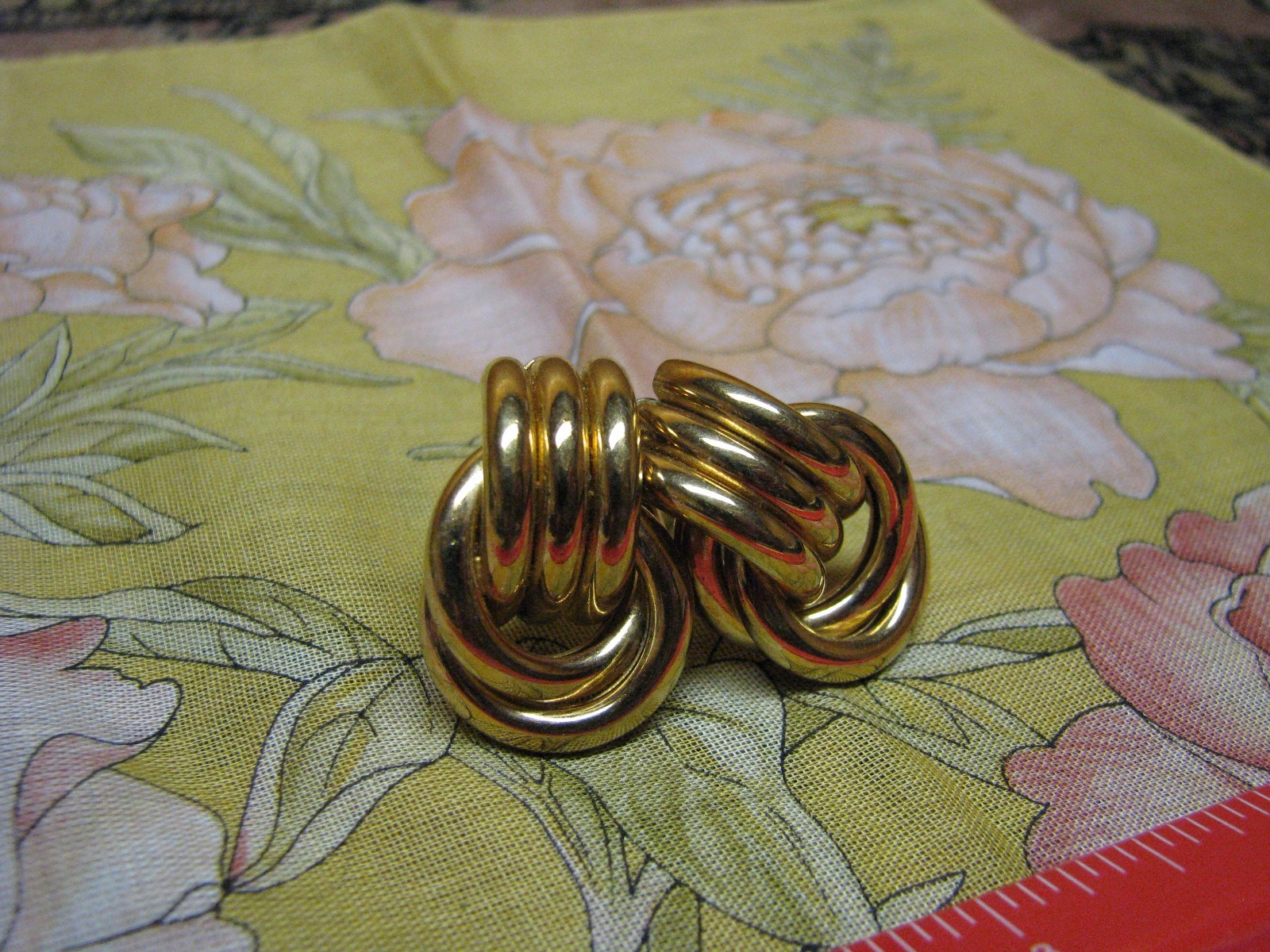 VINTAGE 60’s 70’s 80’s Pipe Valve Faux Gold Clip-On Costume Jewelry Earrings