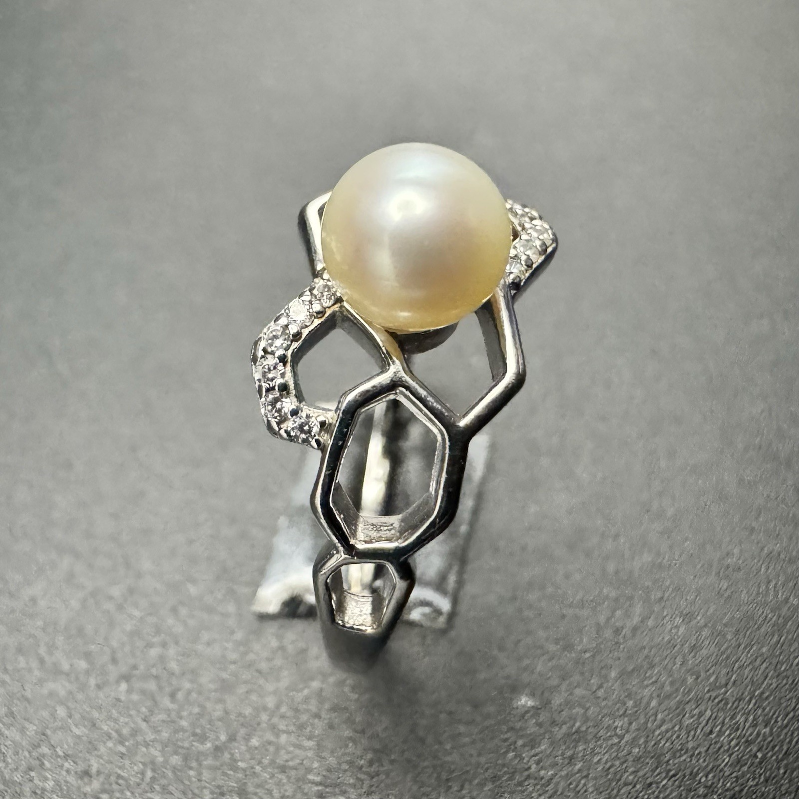 Vintage Sterling Silver .925 Pearl Ring w Small Stones Size 8 Weight 2.42g