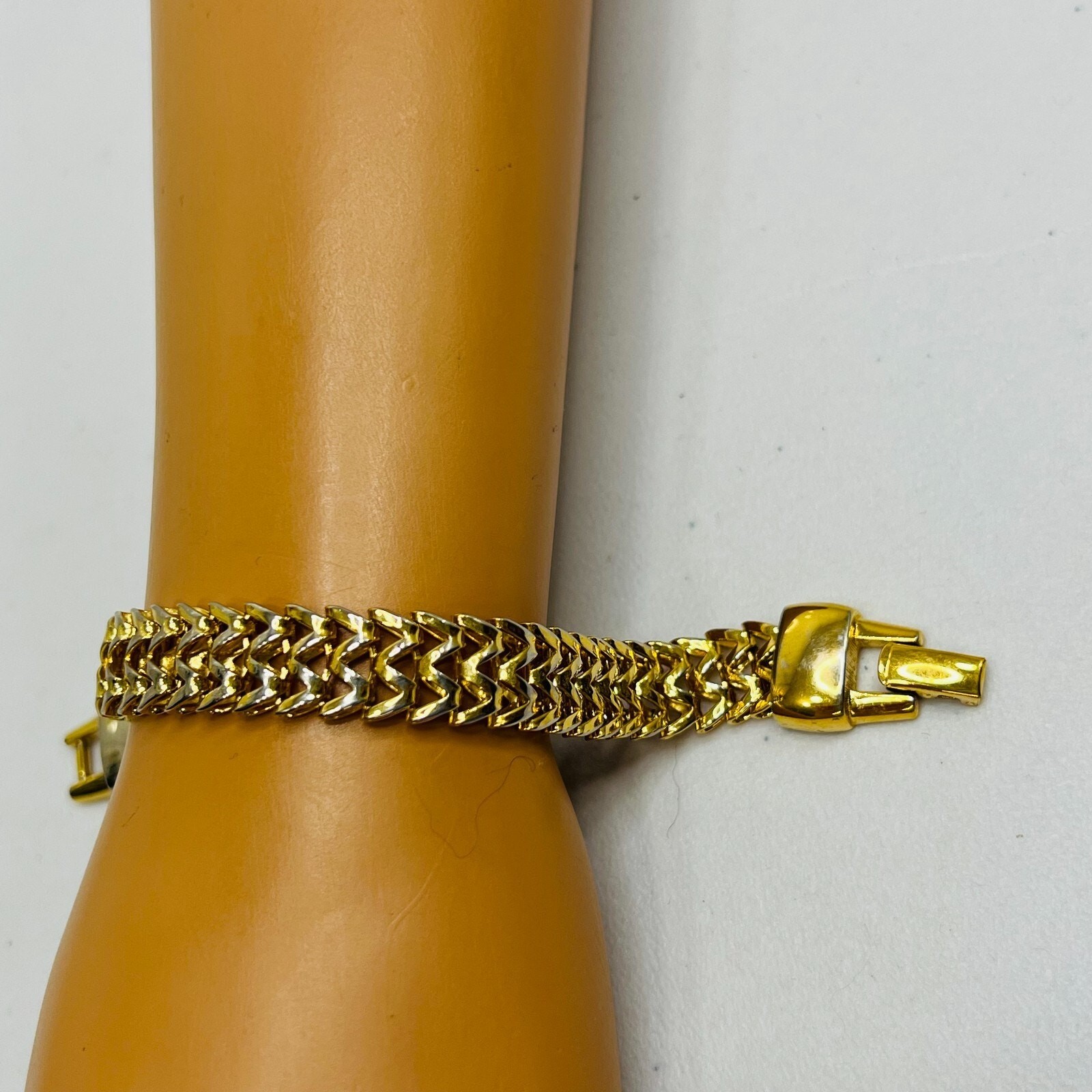 Vintage Bracelet Gold Tone Open Bold Specialty Links 1980s Chain 8 inches