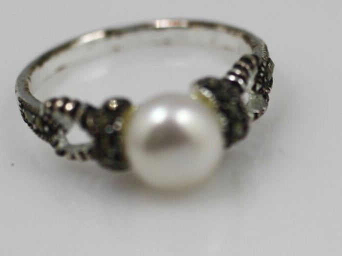 925 Sterling Silver white cultured pearl & marcasite CW Ring size 7 1/2