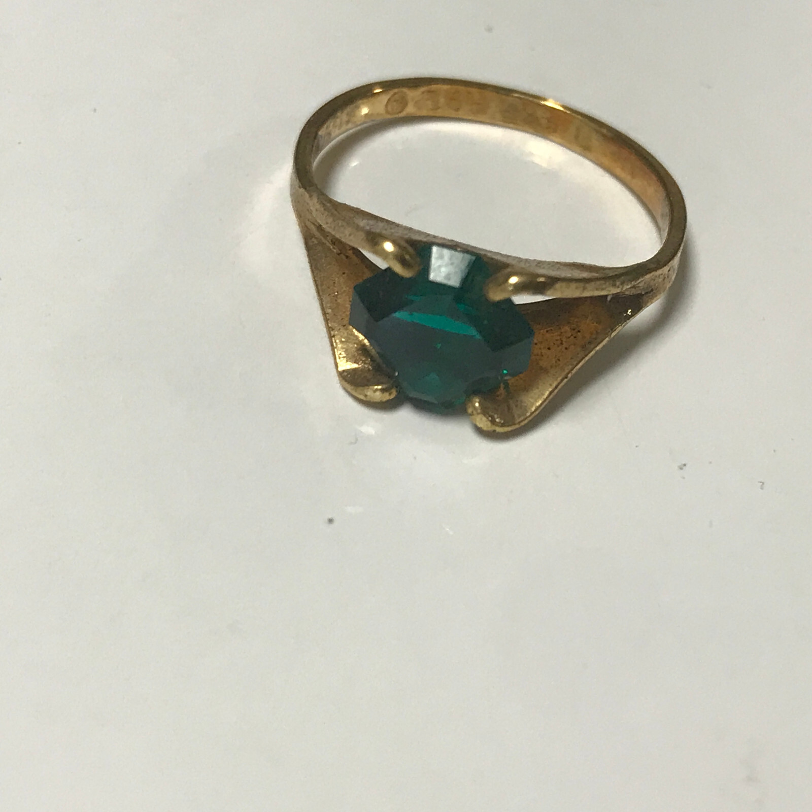 Vintage Simulated Emerald Stamped 18k HGE Ring Size 6 May Birth Stone Green
