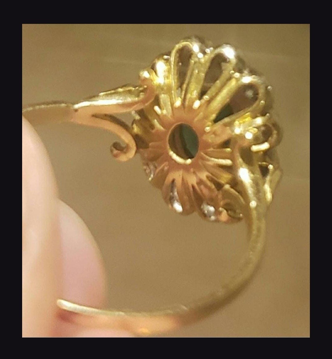 Antique Edwardian Natural Oval Emerald and Round Diamond Ring. 18k Gold. Size 5