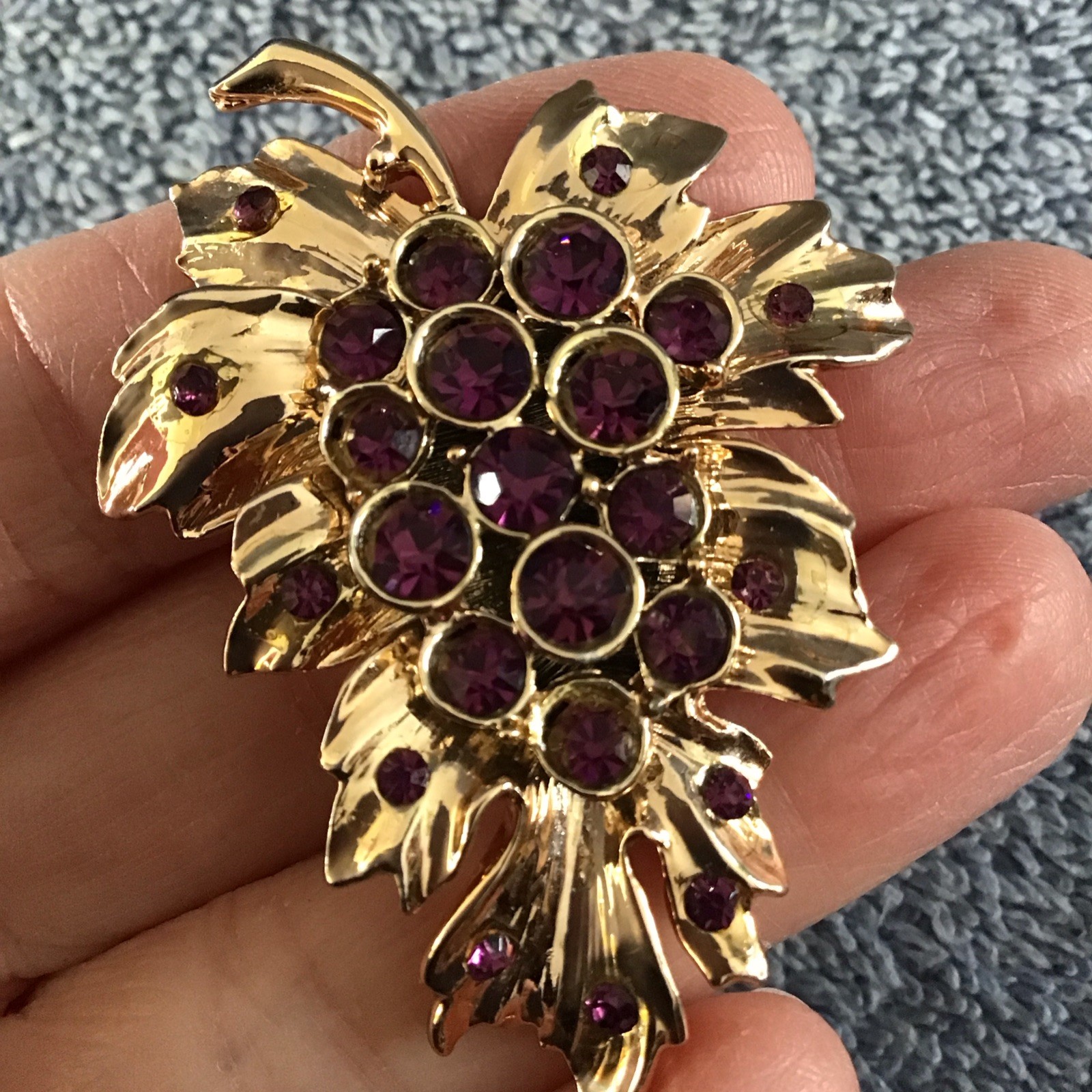 Vtg Grape Bunch Brooch Purple Rhinestone Grapes Fruit Pin Gold Tone Retro