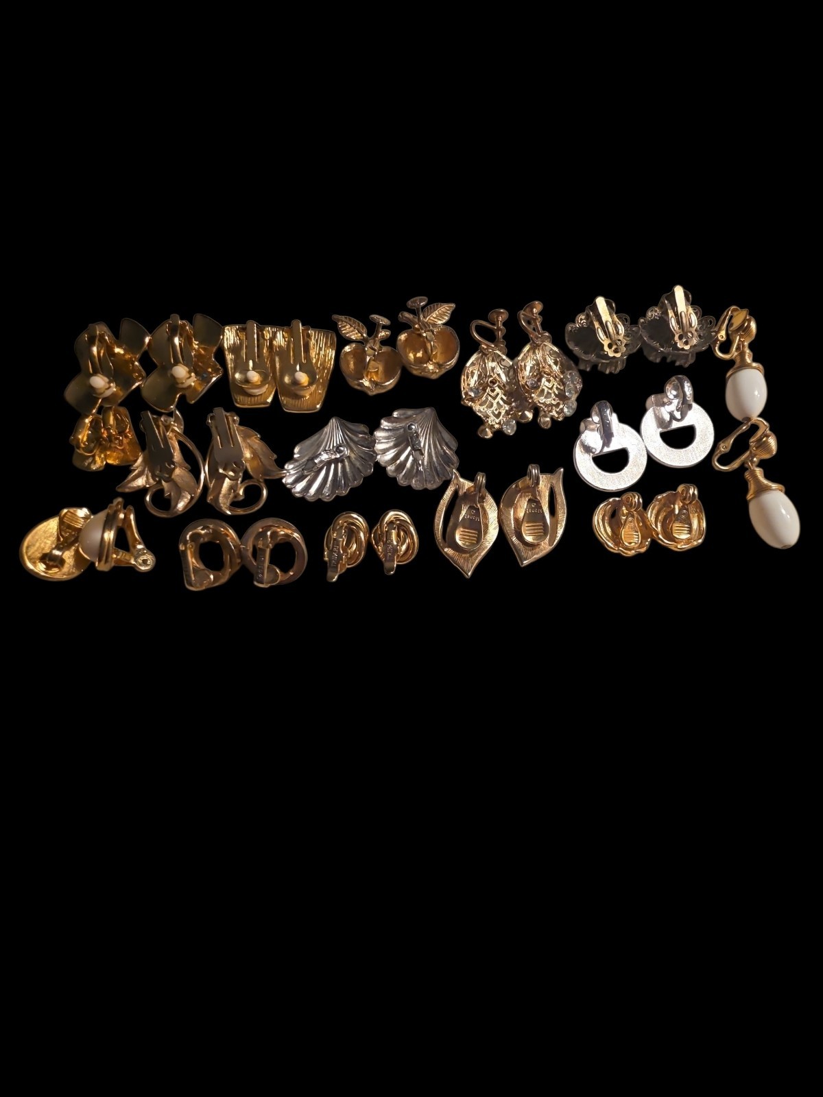 Vintage Monet Trifari Avon Lisner Clip Earring Lot Of 15 (9 Signed)