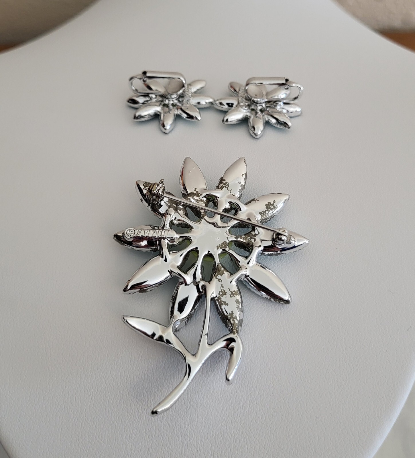 Vtg Sarah Coventry 1971 “DAISY TIME” Silver Tone Brooch Pin Clip-on Earrings Set