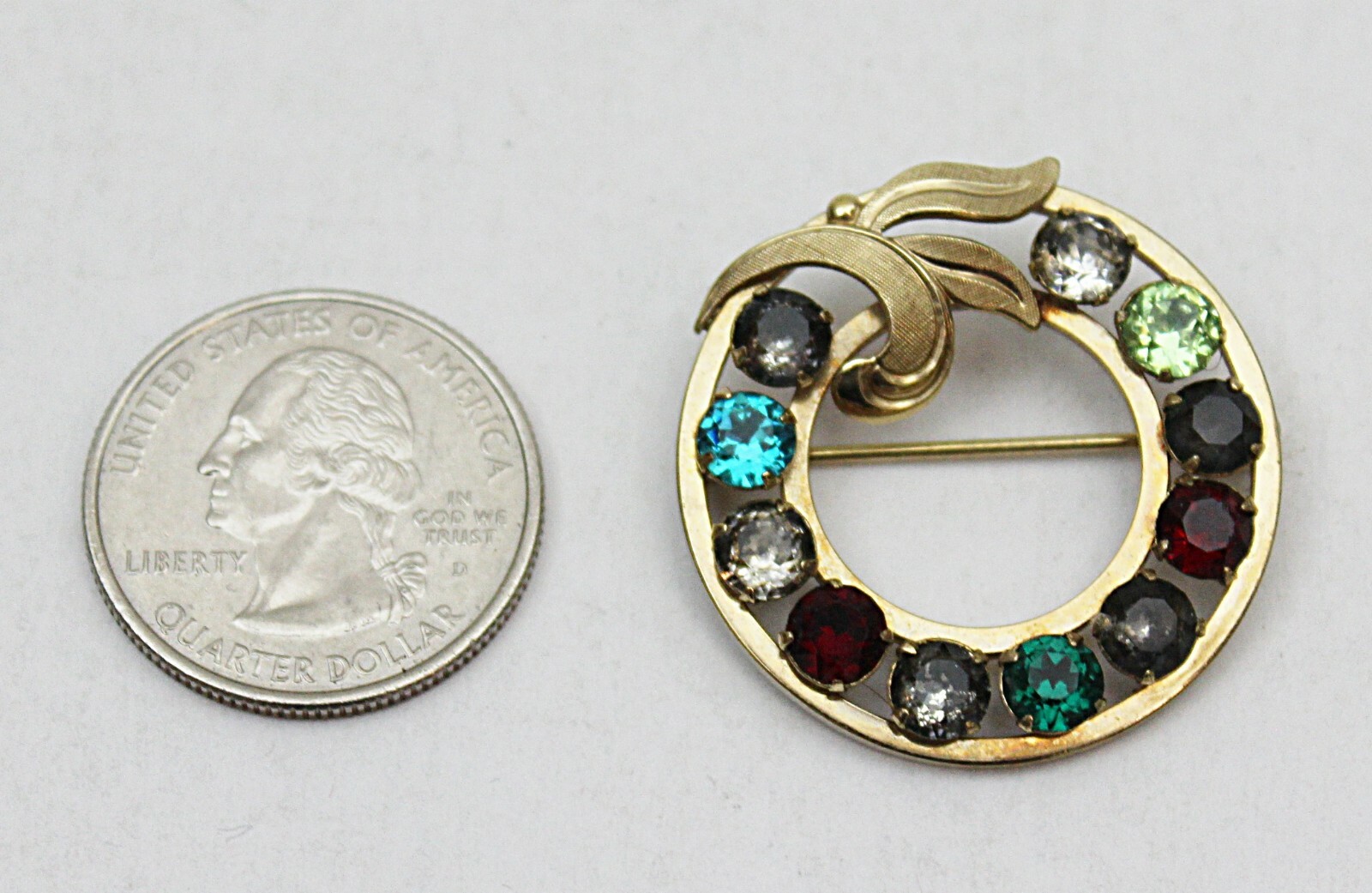 Vintage Van Dell 1/20 GF Brooch with multi colored Stones 1 1/4″ Round Christmas