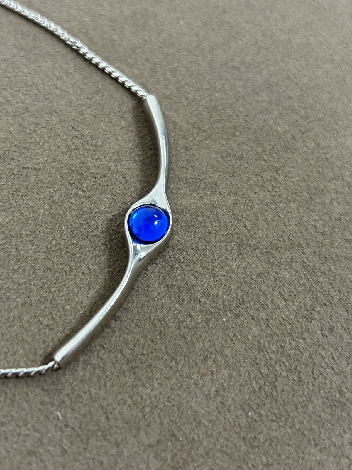Vintage Sarah Coventry Norwegian Ice Curved Bar Necklace w/ Blue Glass 15″-17″