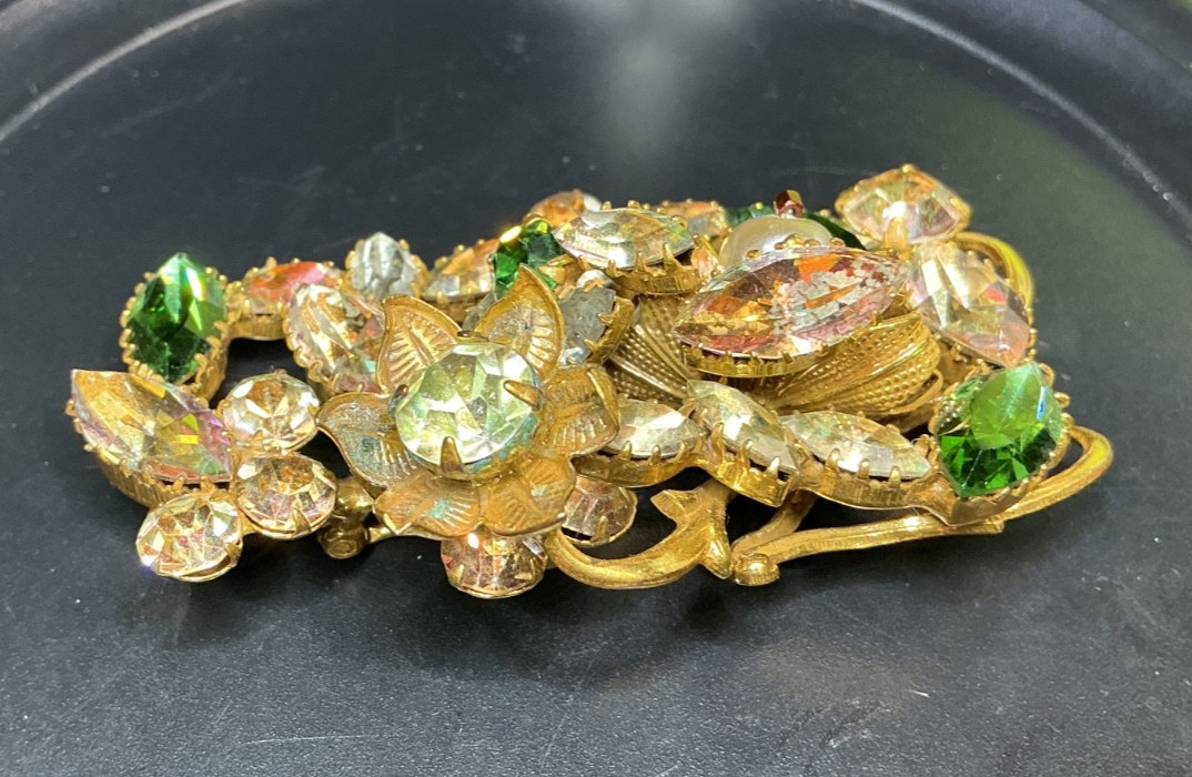 COLLECTIBLE “ORIGINAL BY ROBERT” BROOCH SIGNED Mid-Century FREE Shpg Charity