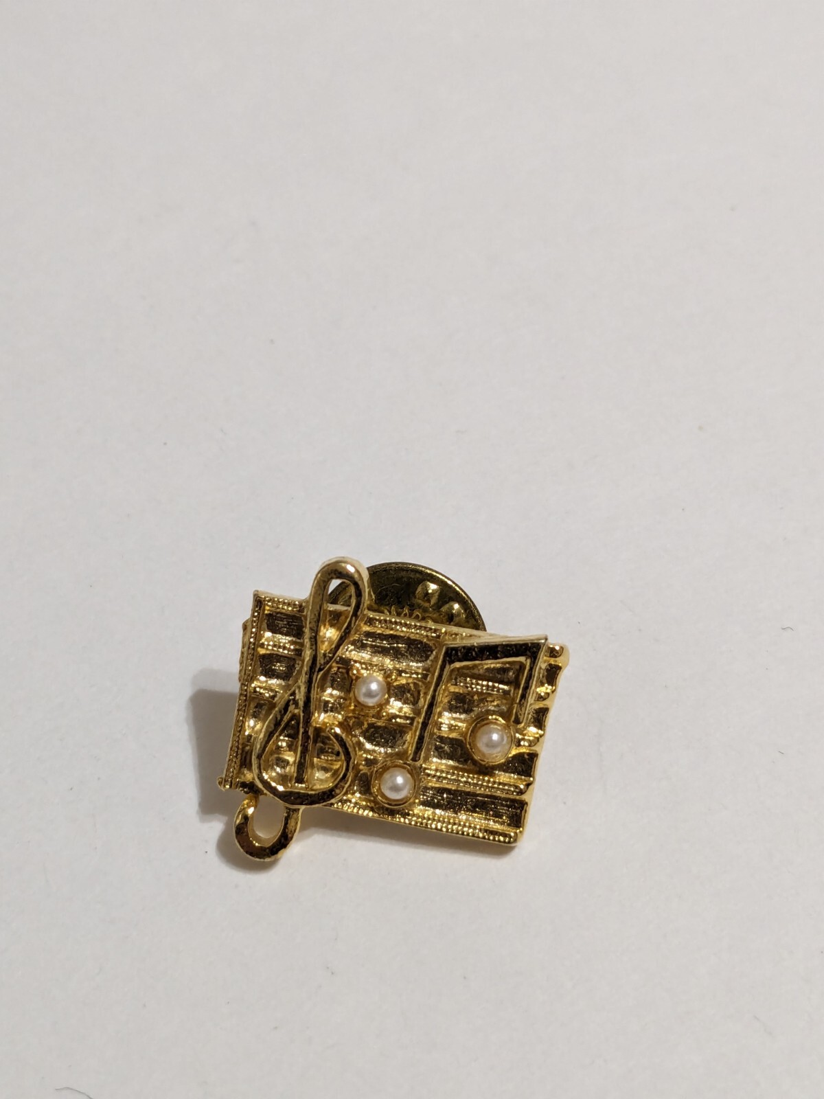 Gold Tone Musical Notes Brooch/Pin With Faux Pearls. 3/4″.