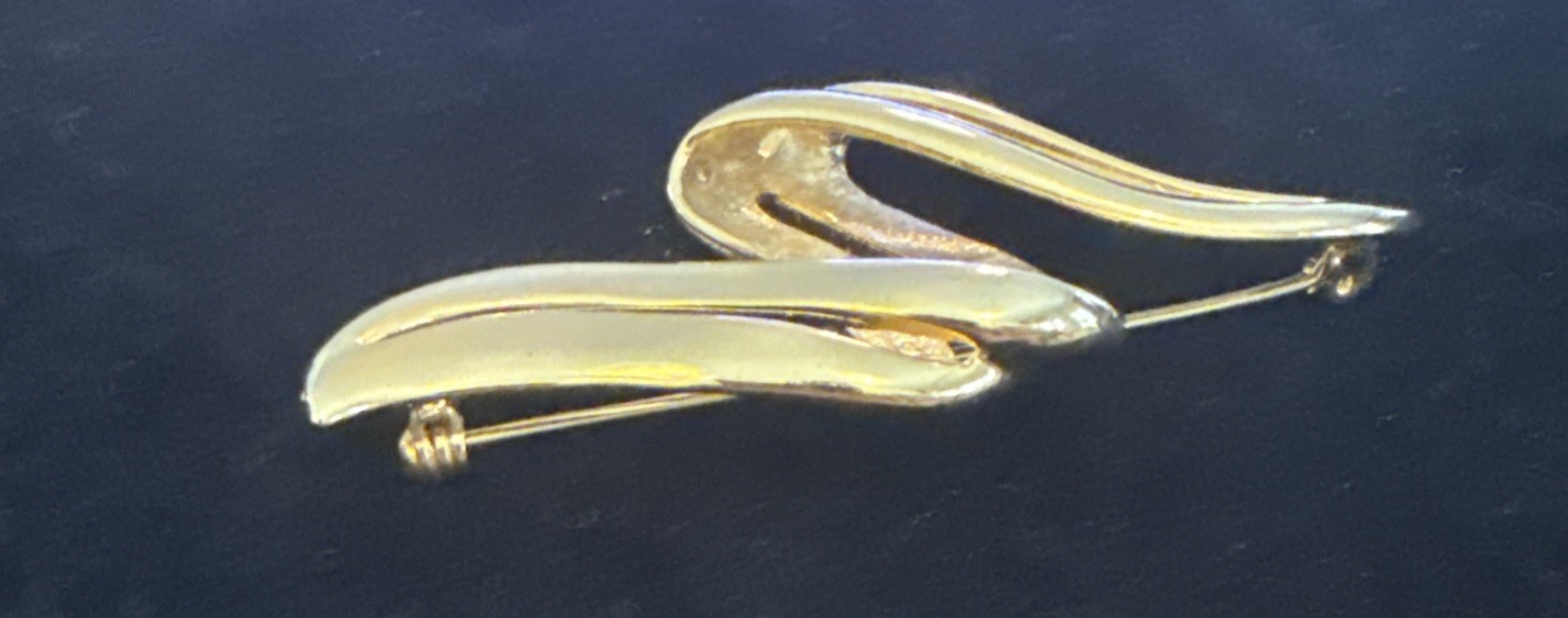 Vintage 1980’s Gold Tone Double Swirl Ribbon Brooch Pin 3” Statement Modernist