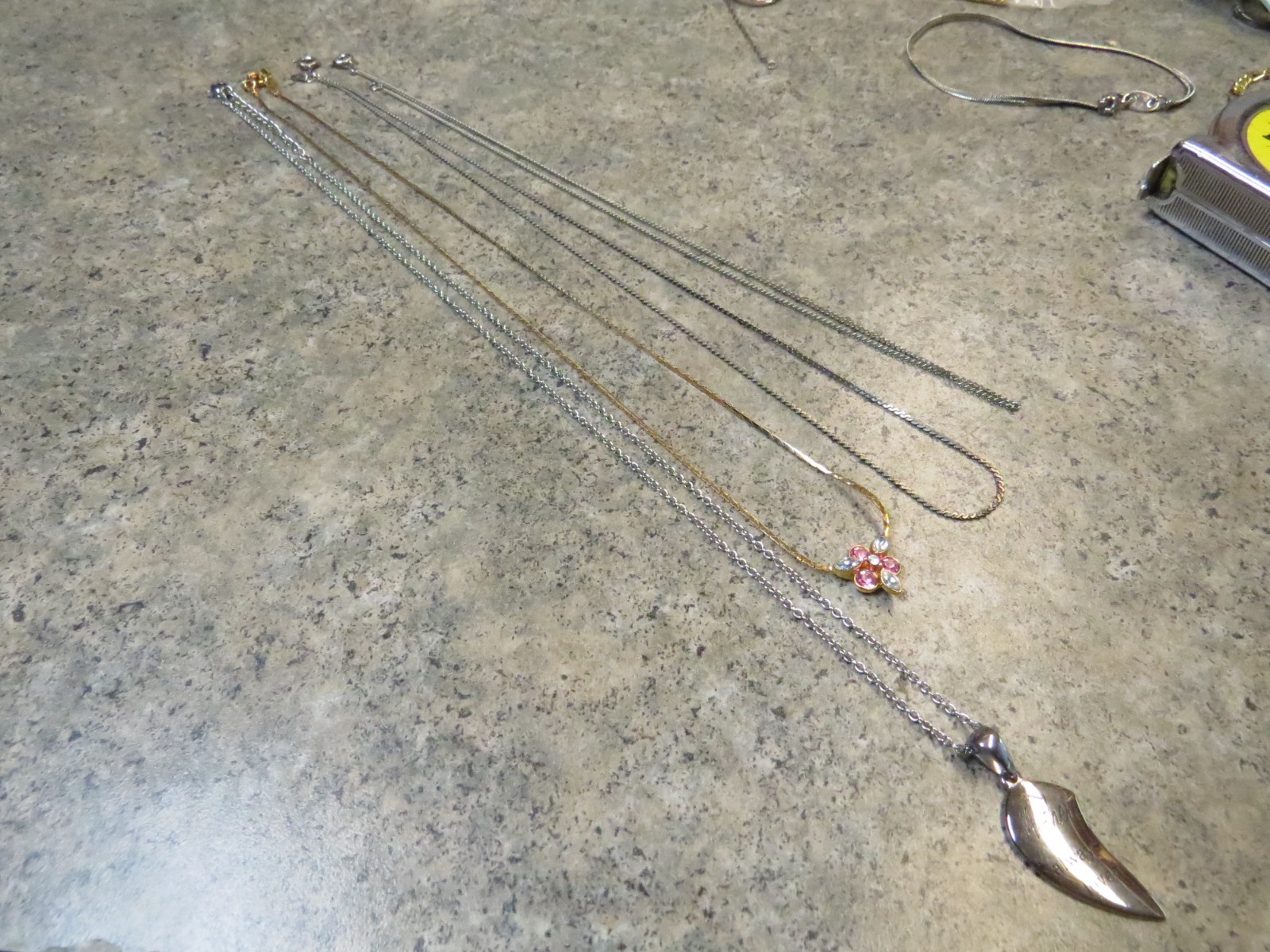 Vintage Avon Necklace Lot Of 4 Chains Gold/Silver Tone 16” 17” 18” 20″