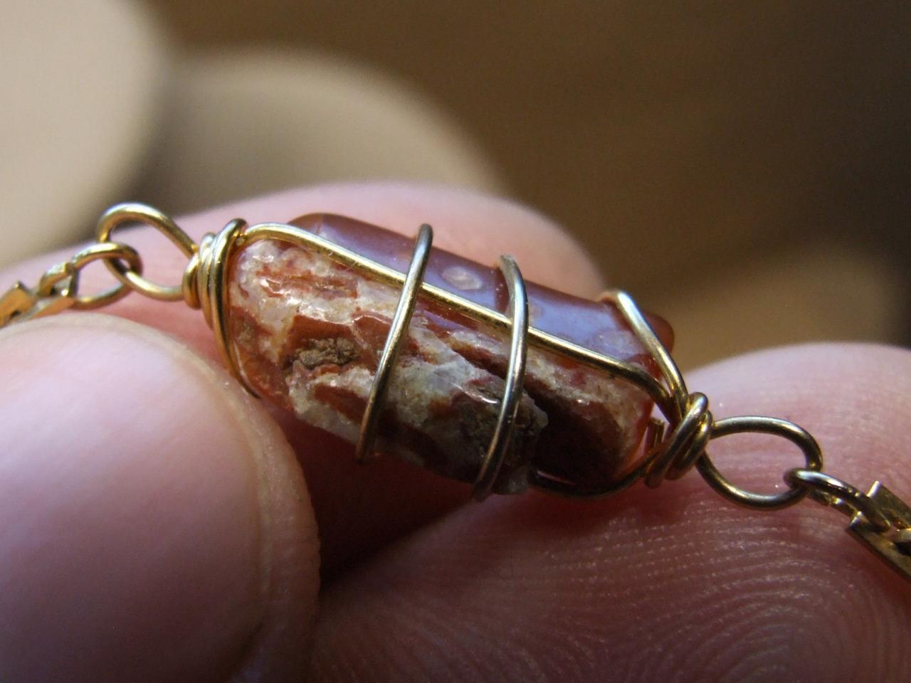 Vintage 80s Goldtone Wire Wrap Caged Agate Quartz Gemstone Box Link Necklace 30″