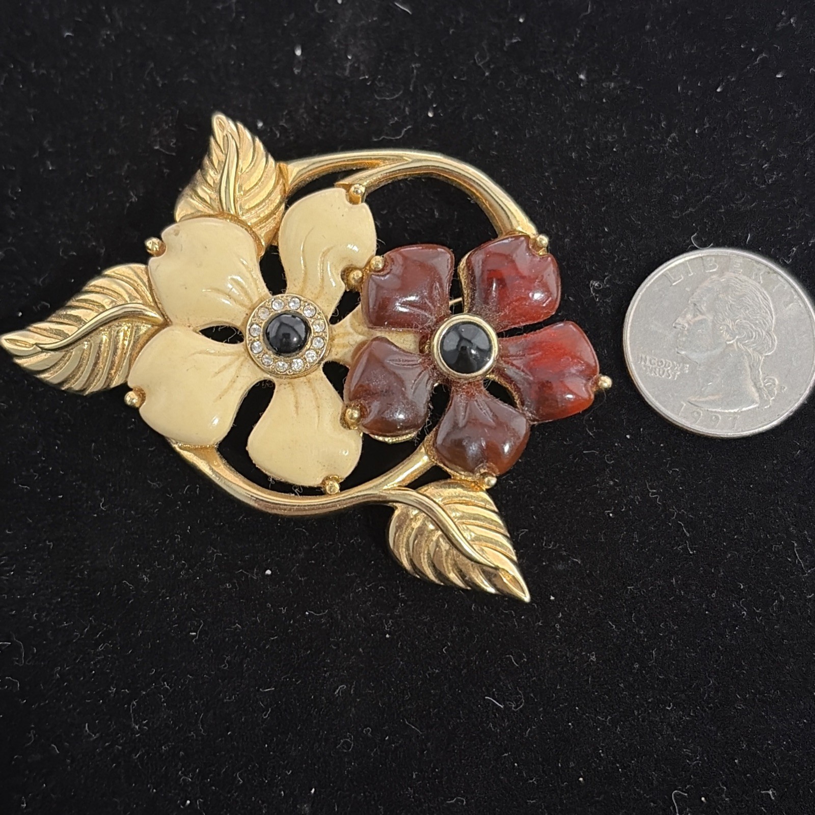 Vintage Monet Dimensional Flower Brooch W/Amber & Cream Petals – Florentine