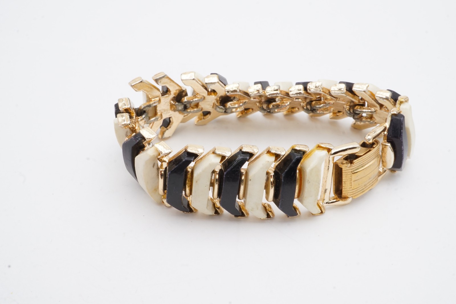 Vintage Bracelet Gold Tone White Black Thermoset 7.25″