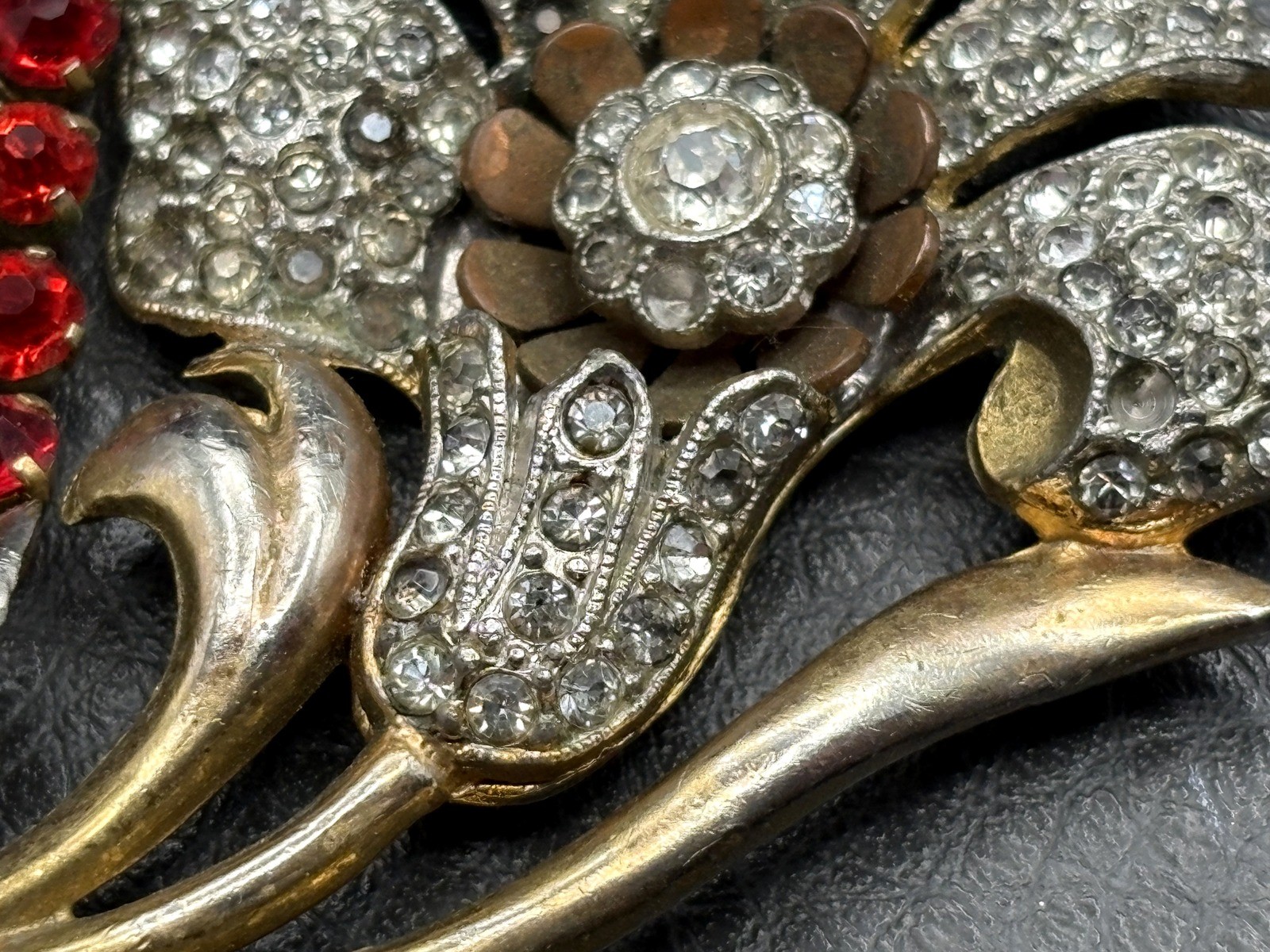 Vintage Gold Tone Pot Metal Rhinestone Red Flower Bouquet Brooch Pin READ