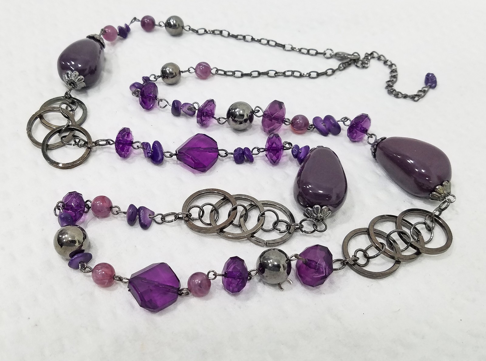 Vintage Asymmetrical Purple Acrylic Crystal Gunmetal Chain Link 36″ Necklace
