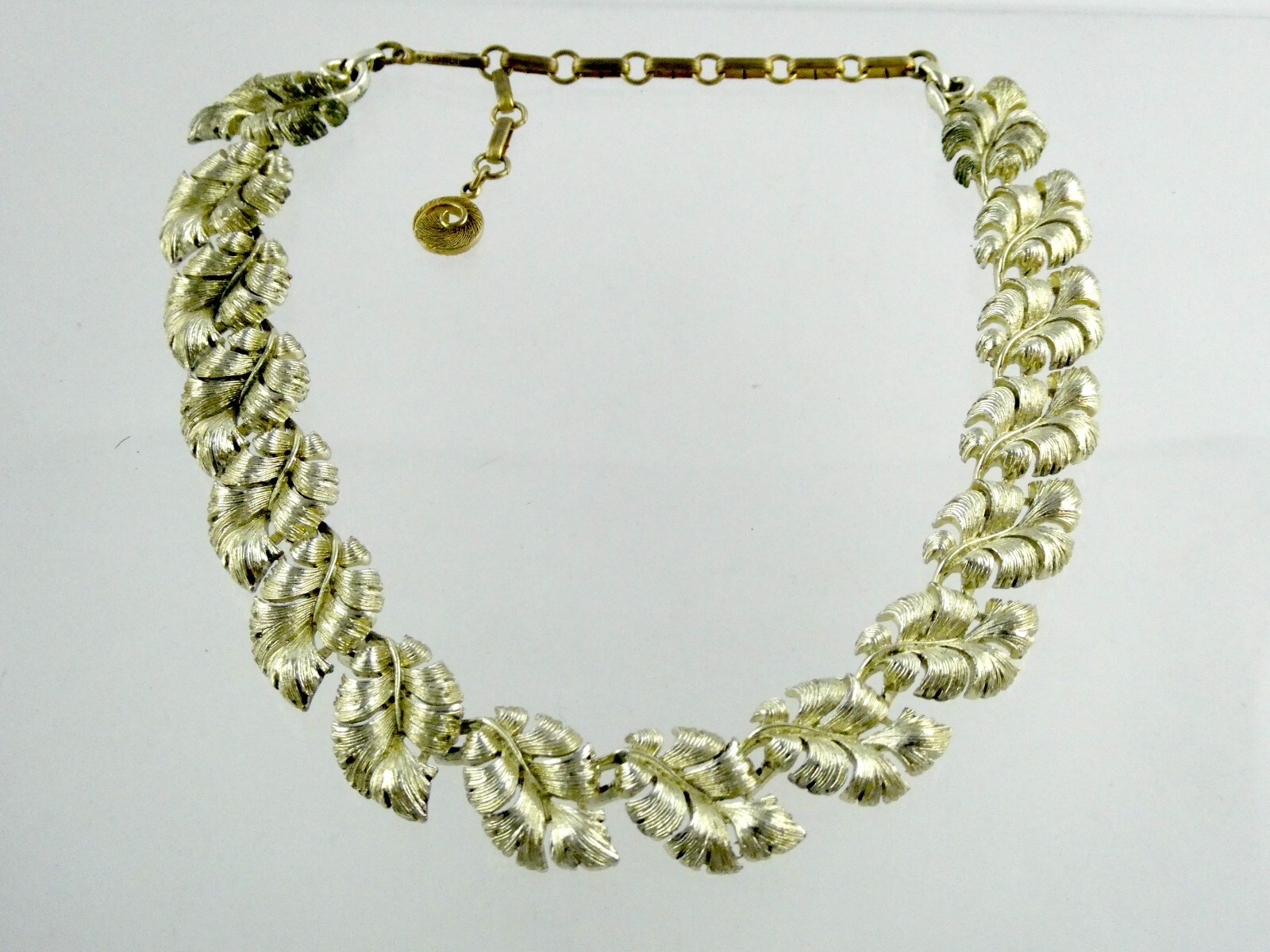 Vintage Designer Lisner Pale Gold Tone Metals Leaves Statement Necklace 16.5 In