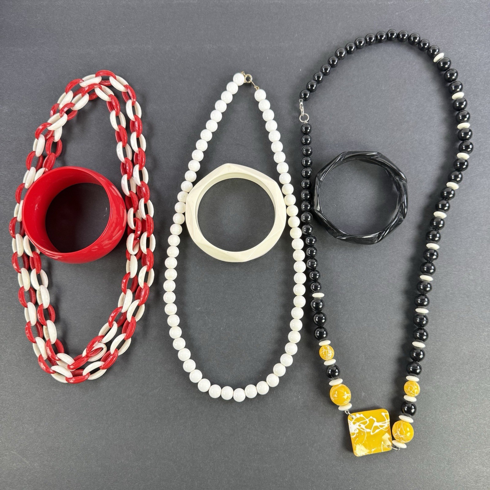 Vtg Plastic Jewelry Lot 6 Pc Necklaces Bracelets Bangles Retro Red White Black