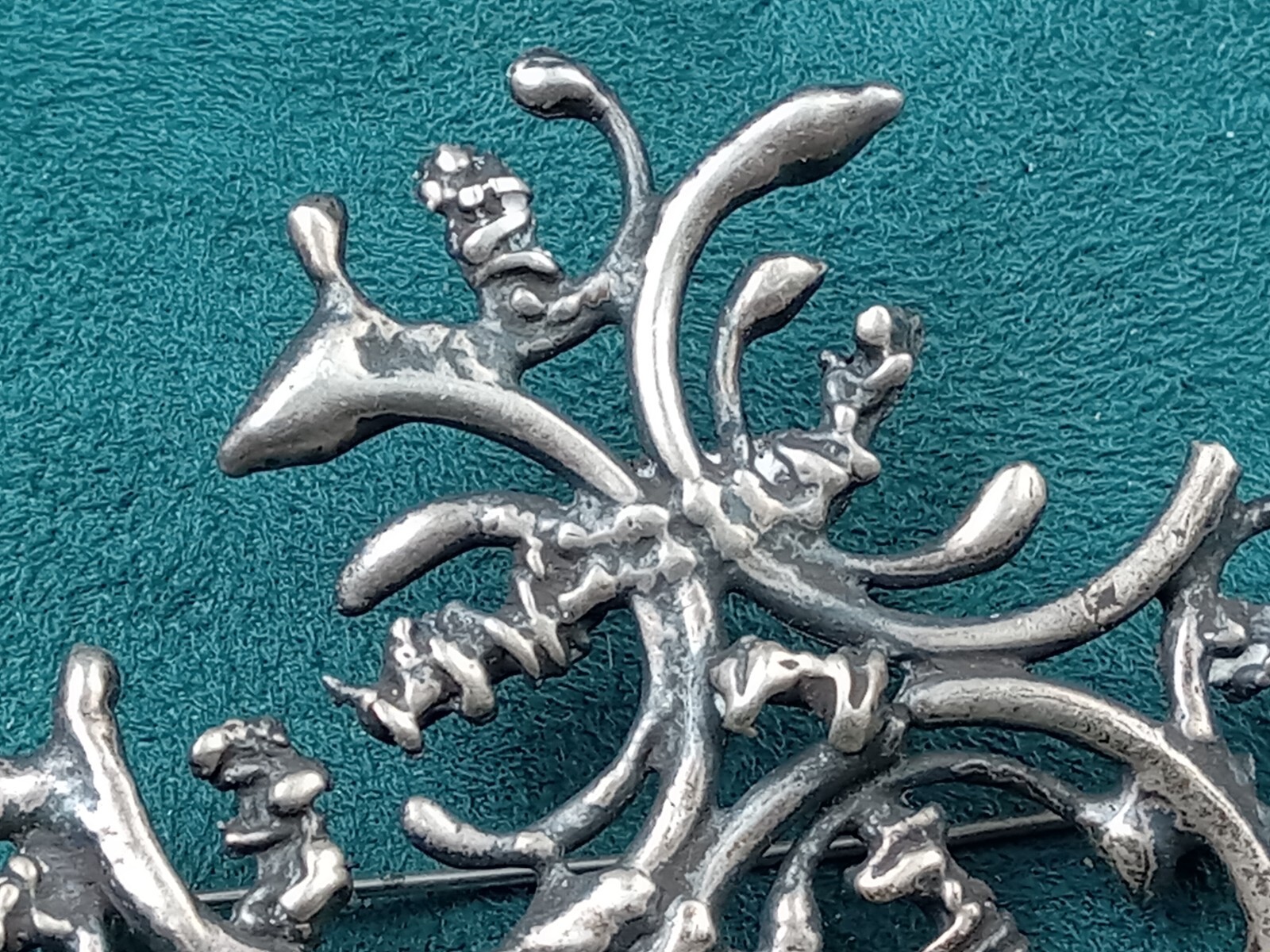 Estate find Interesting sculpture handmade Silver Pin: 2.5″ x 2″ & 15 grams