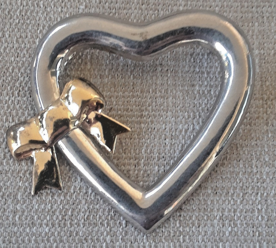 CW Vintage Sterling Silver Vermeil Ribbon Heart Pendant 7.3 Grams