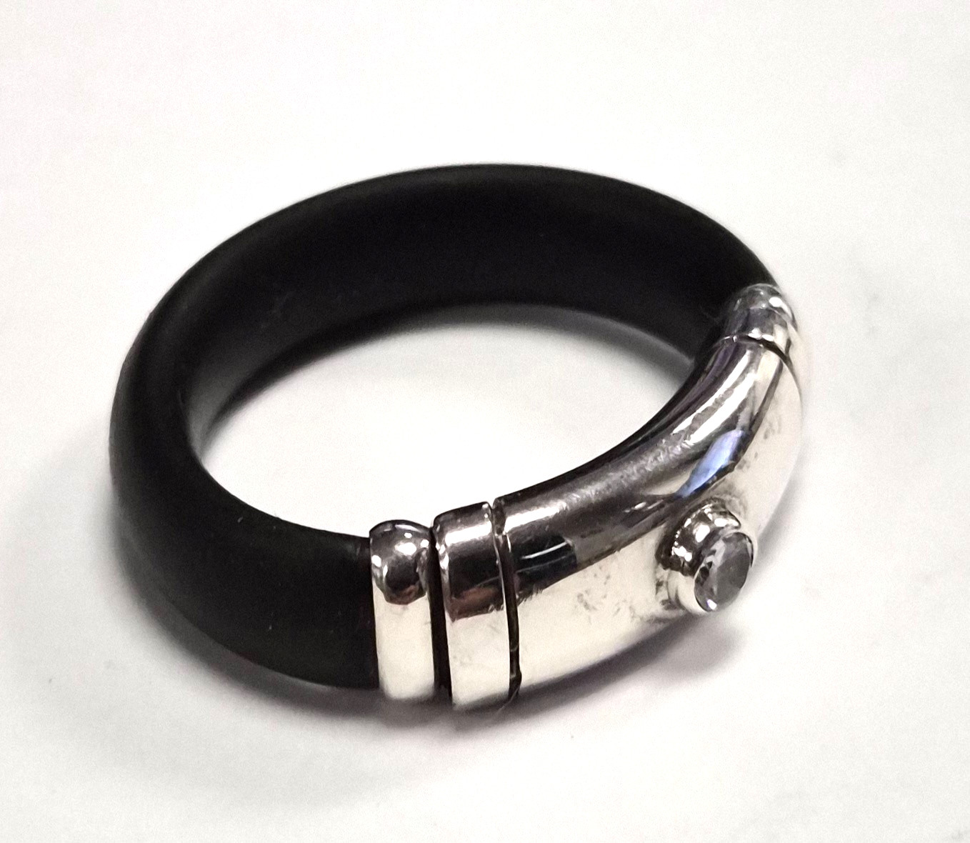 Signed YANVAN 925 Sterling Silver & White Topaz Band Design Rubber Ring Size 7