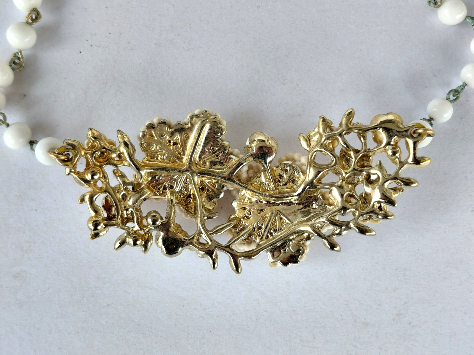 Vintage Necklace Choker Unsigned Gold Tone Tiny Flowers Faux Seed Pearls 17-18″