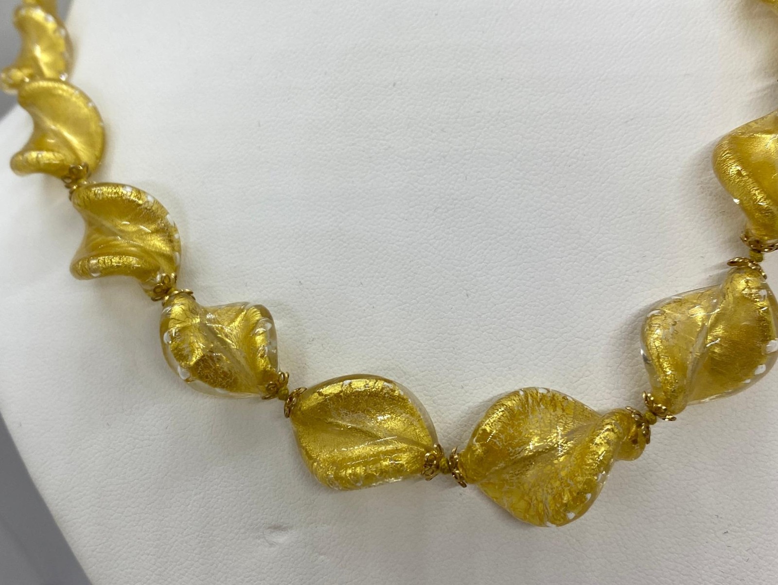 14k Murano Glass Gold Foil Twist Bead Necklace Italy 1970s