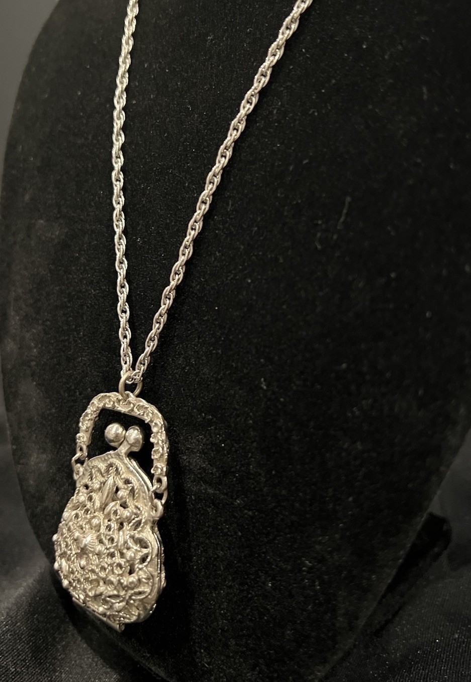 Vintage ART Arthur Pepper Silver Metal Filigree Kiss-Lock Purse Pendant Necklace