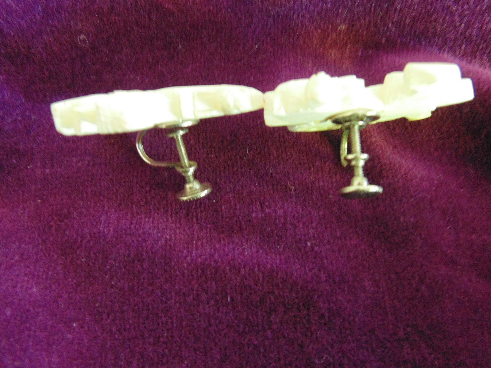Vtg 40s Beautiful Carved White Rickshaw Carriage Silver tone Screw Back Earrings