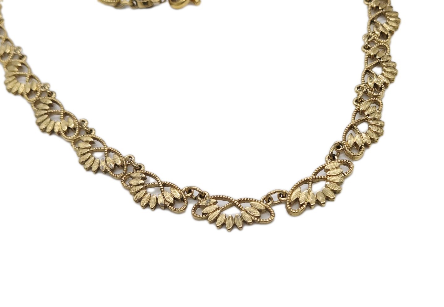 Monet Necklace Filigree Lacy Chain Gold Tone Vintage Toggle Vintage 80’s 17.5 in