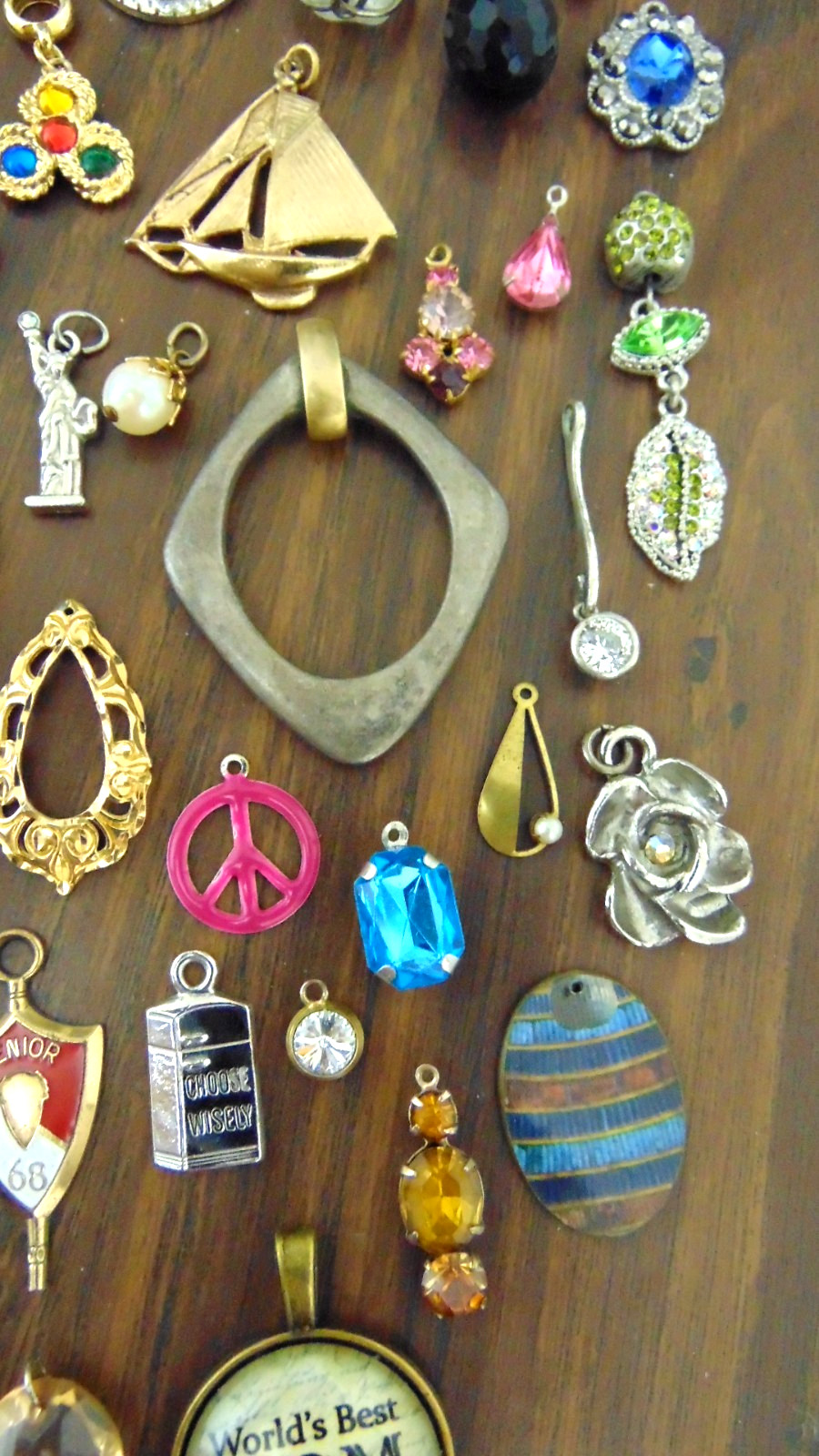 Huge Vtg lot of 141 Estate Pendants & Charms Mixed Materials And Styles