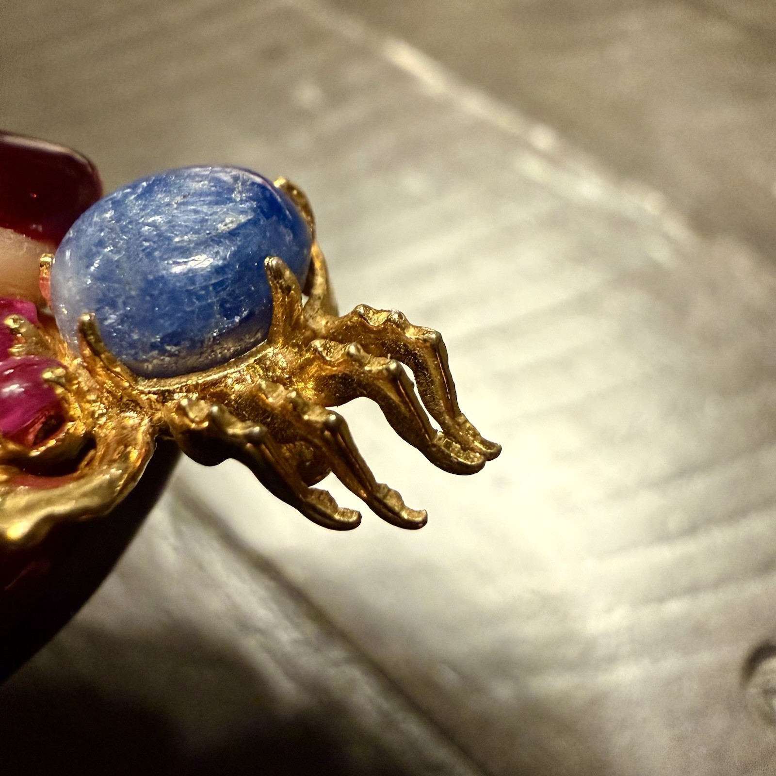 Vintage Jelly Belly Gold Plated Star Sapphire Ruby Eyes Crab C Clasp Pin Brooch