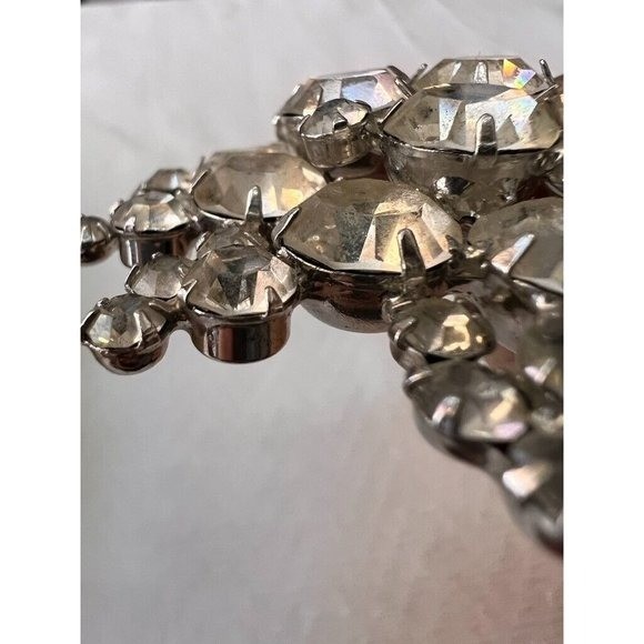 Vtg 3″D Brooch Clear Cut Crystals Silver Tone Beauty Flower Pin Clear Crystal