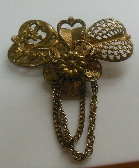 Vintage Victorian BROOCH Brass-tone Filigree Hearts Dangle chain