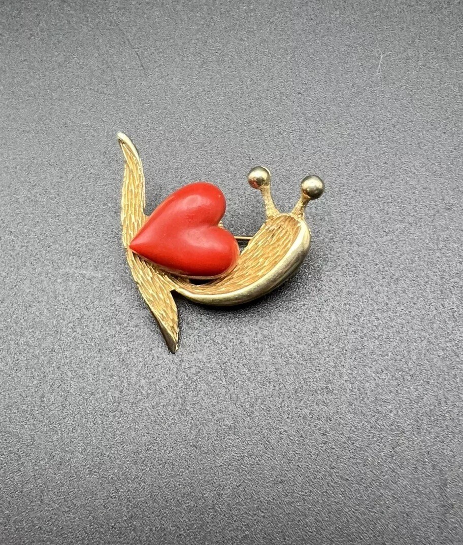 Figural Brooch Gold Tone Snail Red Heart Shell Pin Nautical Mermaidcore Costume