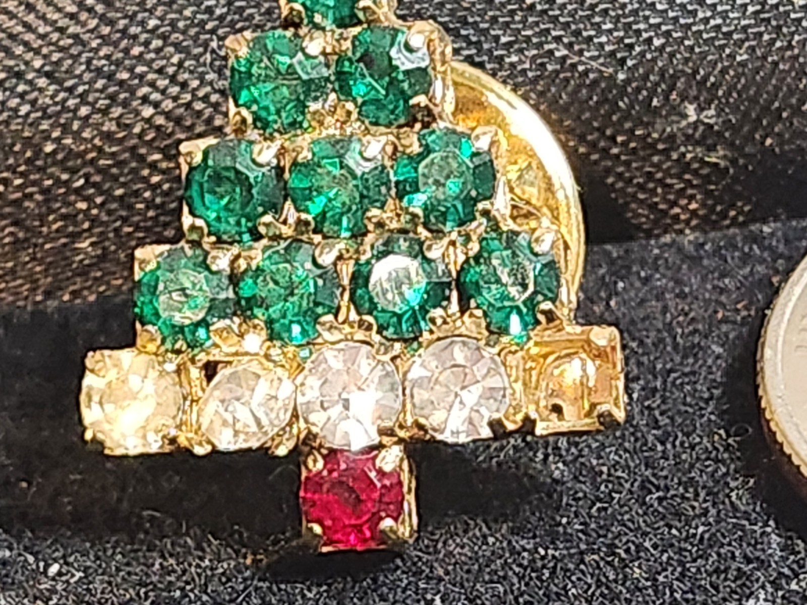 Tree Pin about 1/2″ Very Small 1 Jewel Missing Christmas Season Brooch S1