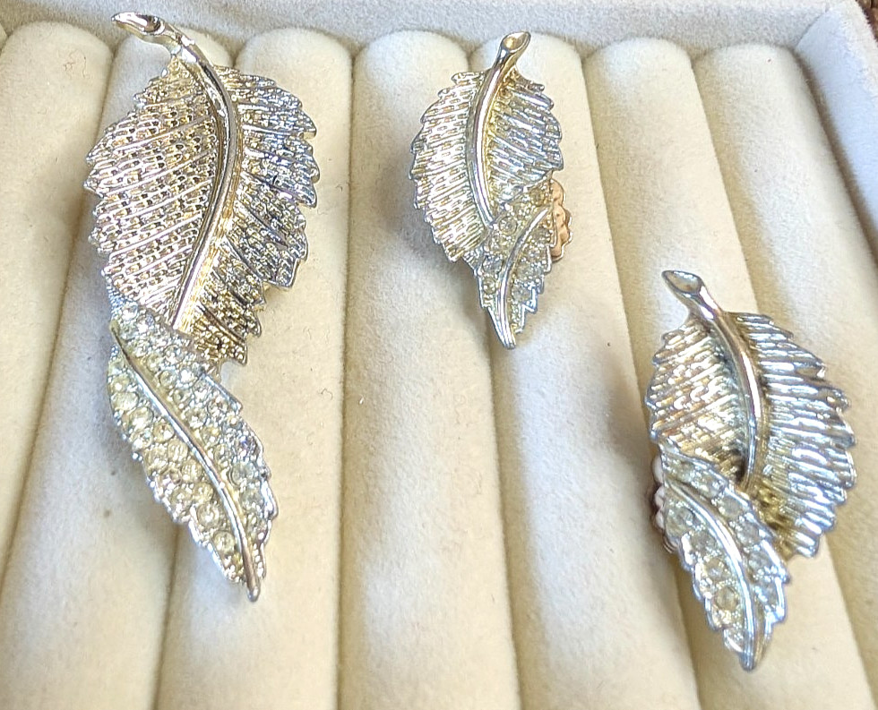 Vintage Sarah Coventry Silver Tone Leaf Brooch & Clip Earrings Set Rhinestone Ac