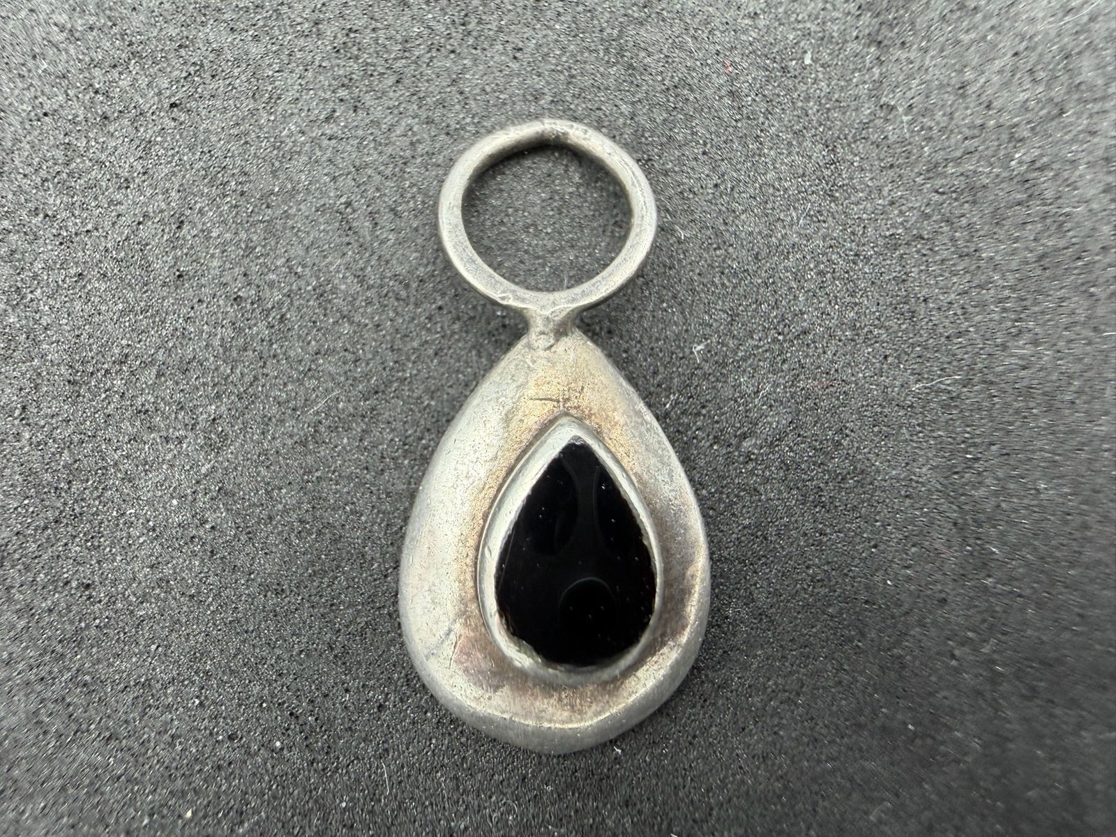 1.06g Vintage Sterling Silver 925 Teardrop Pendant Black Inlay Oval Shape M