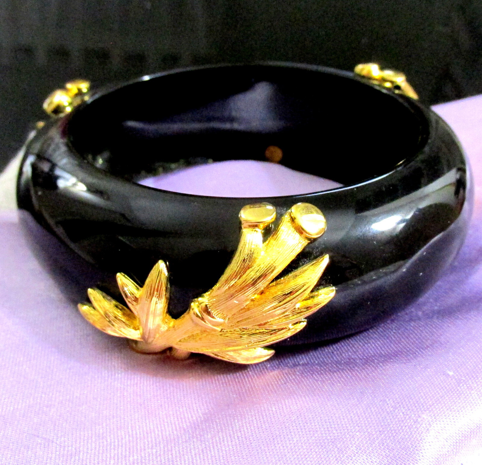 VTG RARE RUNWAY MONET BLACK LUCITE GILT BAMBOO LEAF SOLID WIDE BRACELET BANGLE