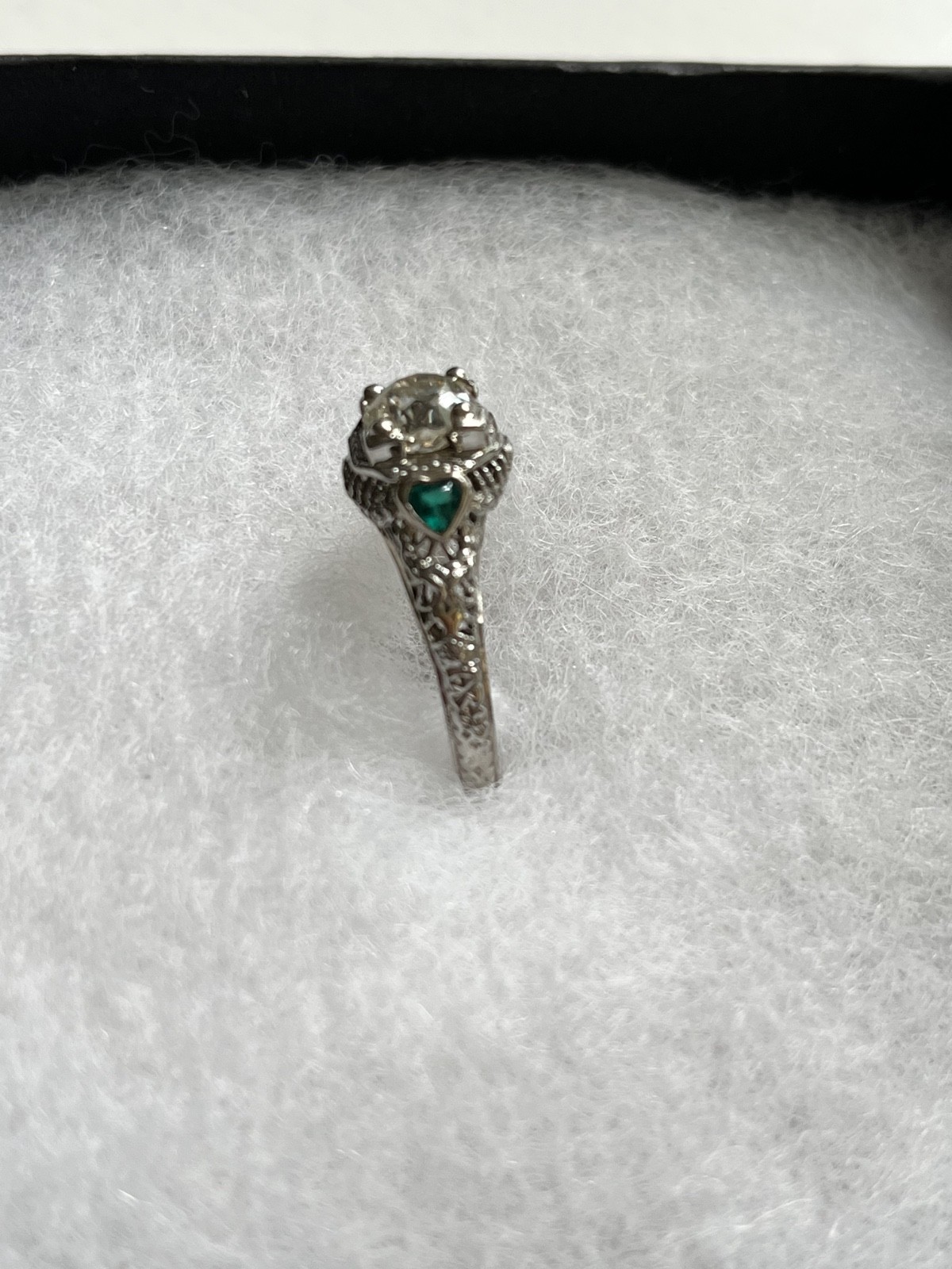 18kt Vintage Filigree Solitare Ring – size 8. Center round diamond (1.2ct).