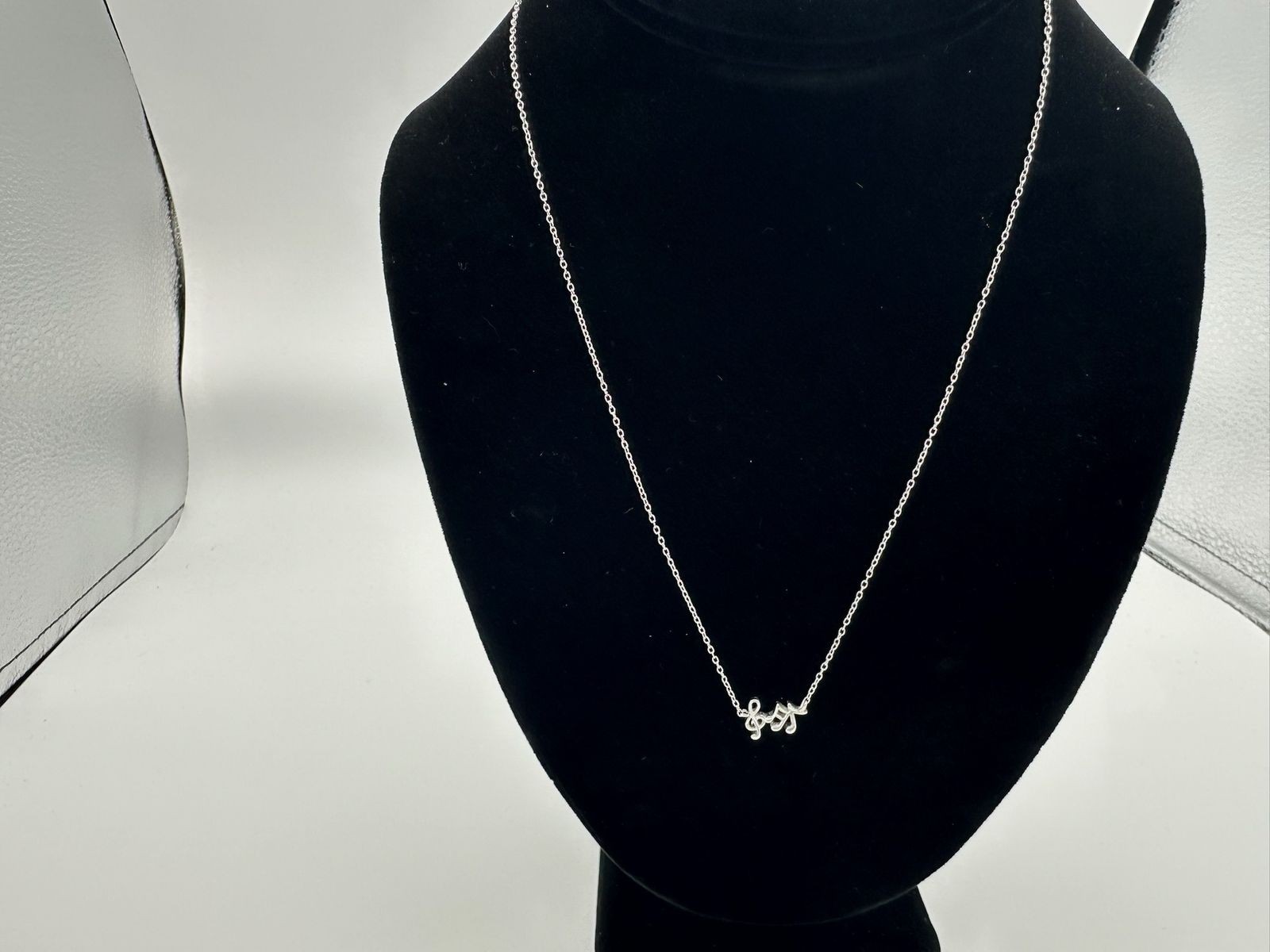 1.60g Vintage Sterling Silver 925 Musical Notes Pendant Oval Necklace 18 in M