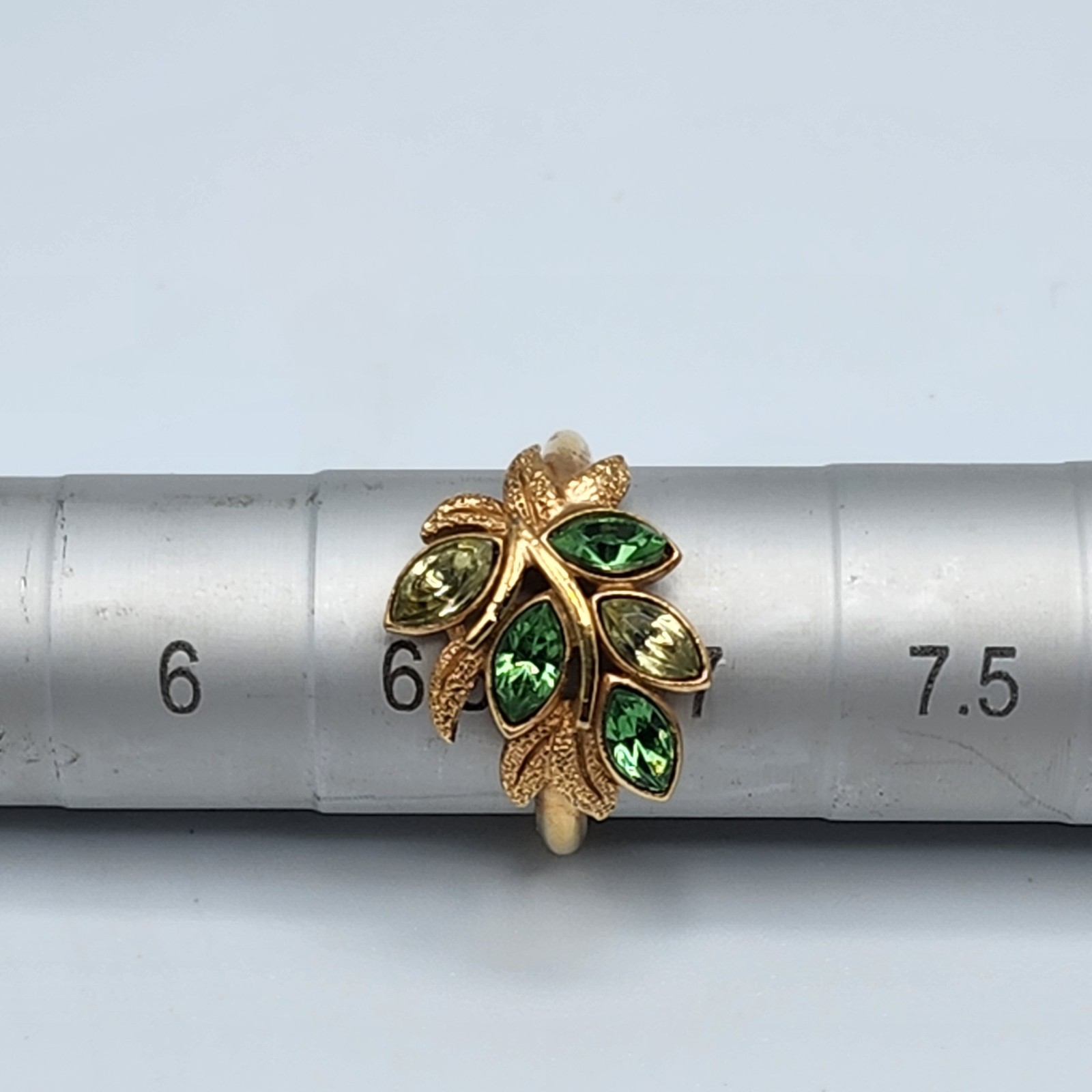 Avon Leaf Ring Citron Emerald Faux Gold Tone Sizer 6.5 Nature May Birthstone