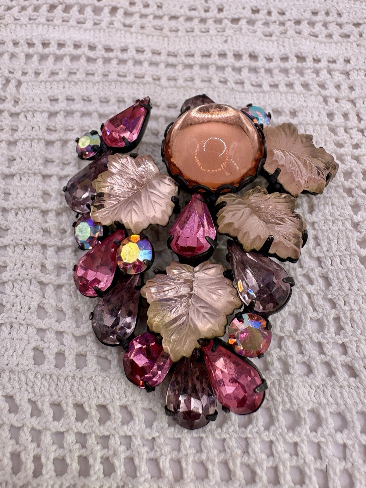 Vintage Pink Lavender Unsigned Coro Molded Glass Leaf Gunmetal Brooch 2.5”