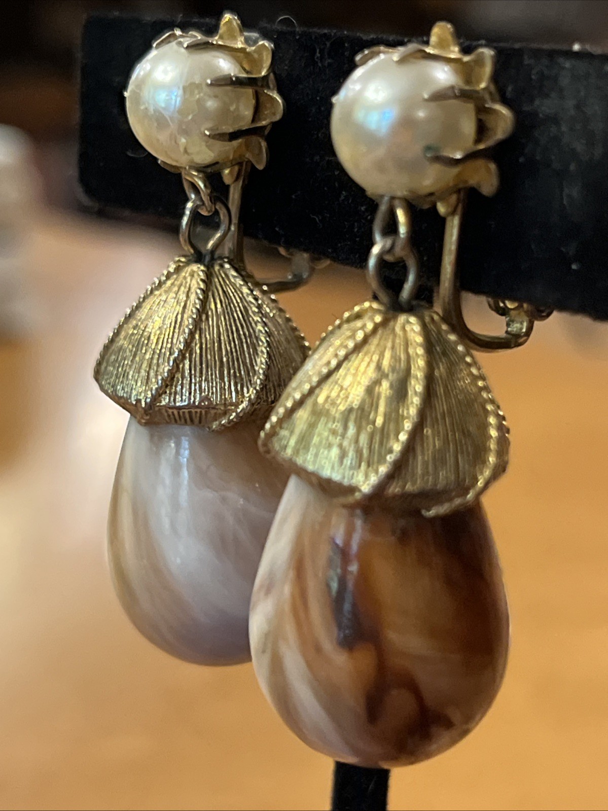 Vintage Classic Coro Dangle Drop Pearl Cabochon Swirled Lucite Clip On Earrings