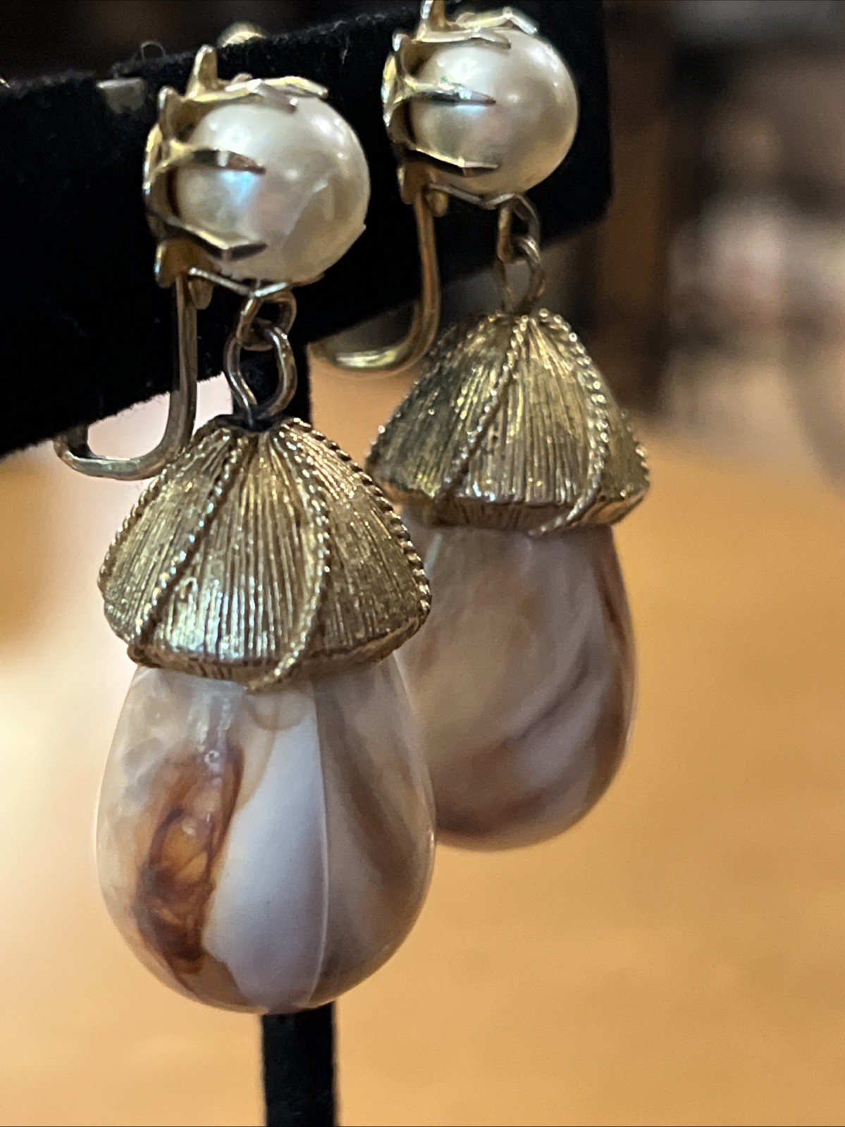 Vintage Classic Coro Dangle Drop Pearl Cabochon Swirled Lucite Clip On Earrings