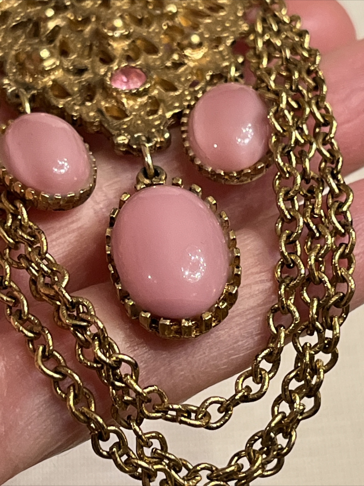 Vintage Pink Gripoix Glass Cabochon Dangle Drop Ornate Pendant Necklace Gold