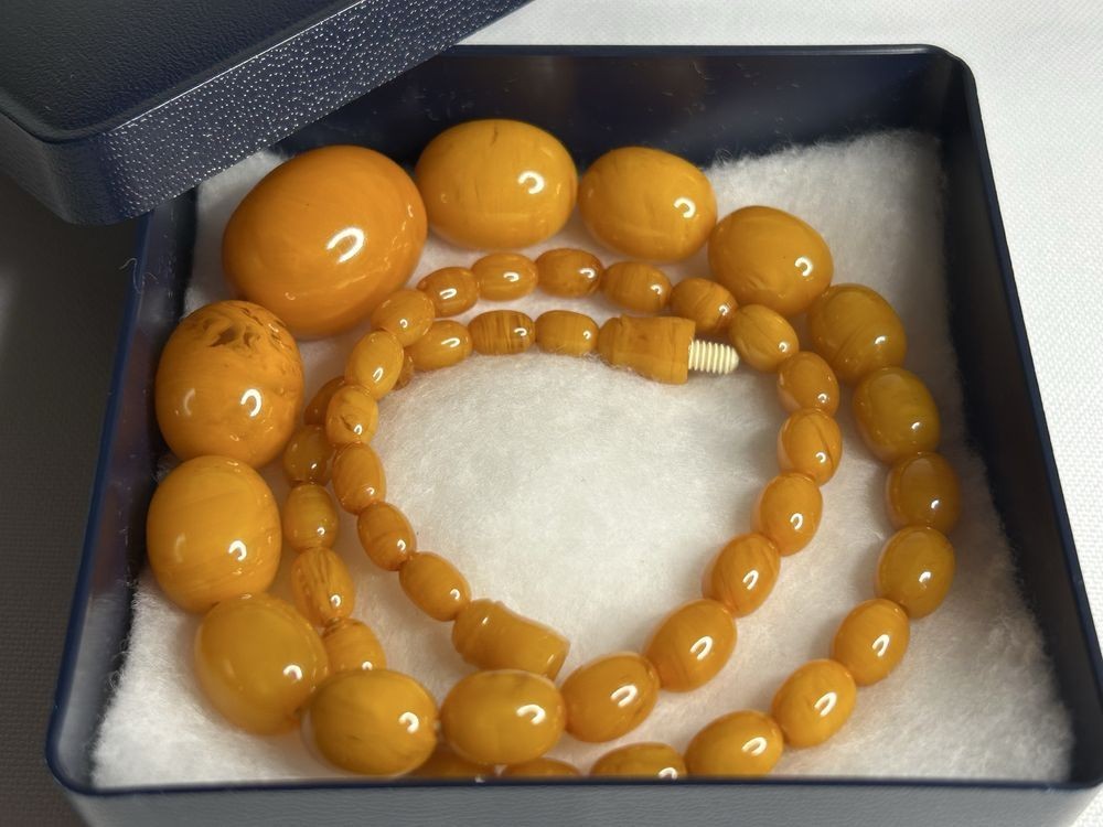 Vintage Bakelite Bead Necklace 22 gram Elegant Collectible Jewelry Piece 45 cm