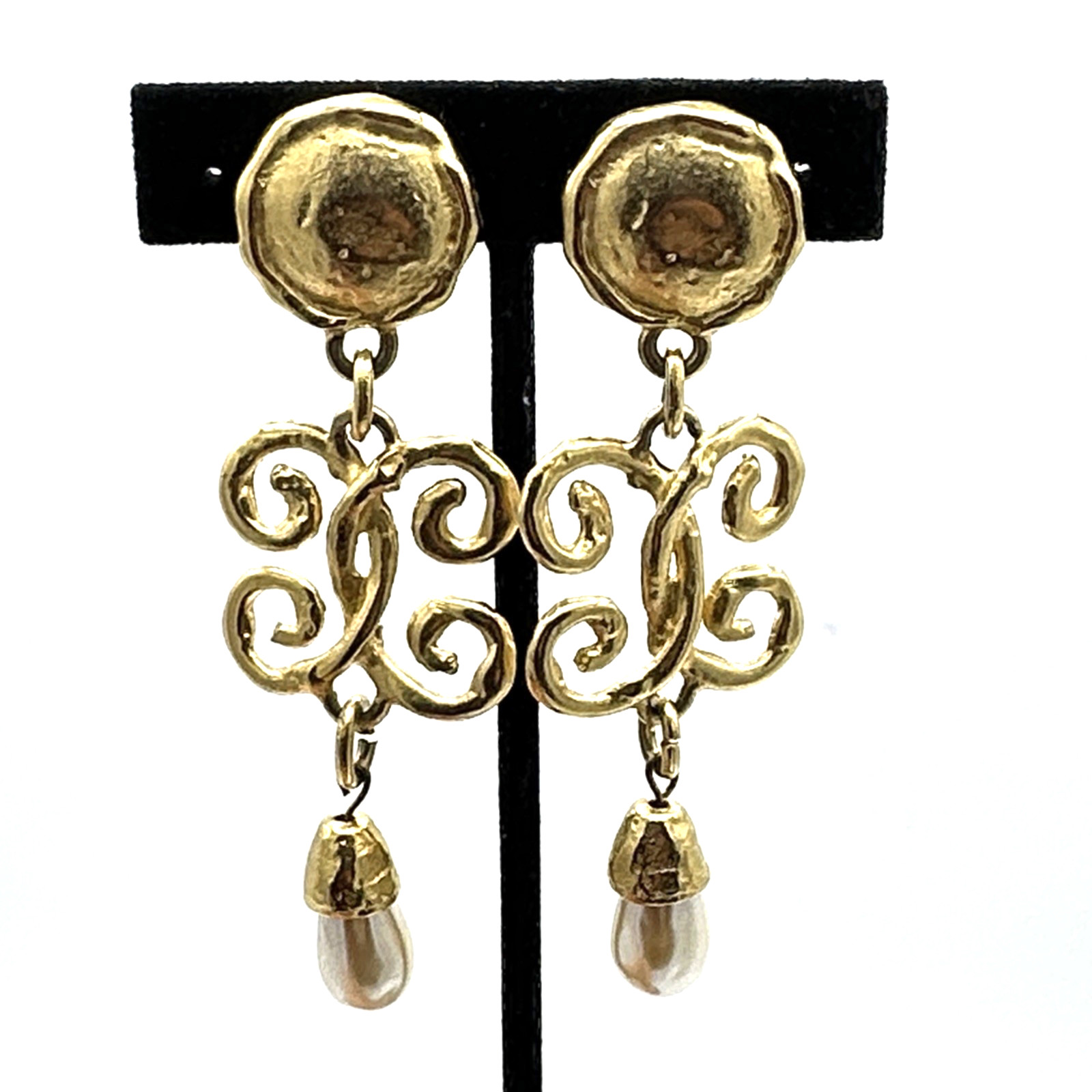 RUNWAY vintage 1980s earrings – matte gold-tone faux pearl 3.25″ long drop